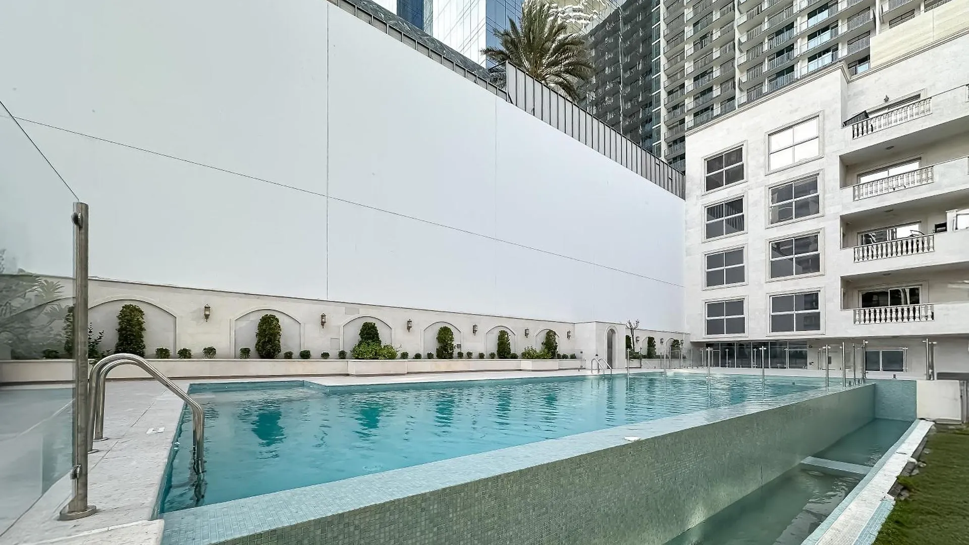Trophy-Charm Meets Perfection In Jvc Apartman Dubaj